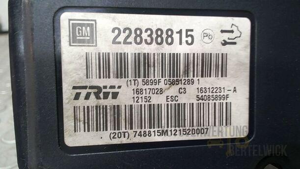 Foto: HAUPTBREMSAGGREGAT ABS eines Opel Insignia 2.0 CDTI ecoFLEX Start/Stop Attraction