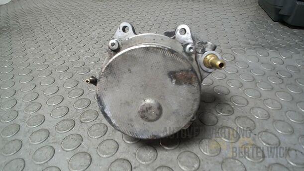 Foto: VAKUUMPUMPE/ UNTERDRUCKPUMPE eines Opel Insignia 2.0 CDTI ecoFLEX Start/Stop Attraction