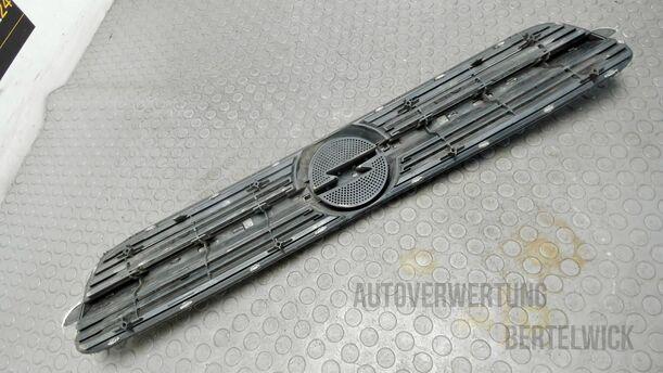 Foto: KÜHLERGRILL eines Opel Vectra 2.0 DTI Caravan Attraction