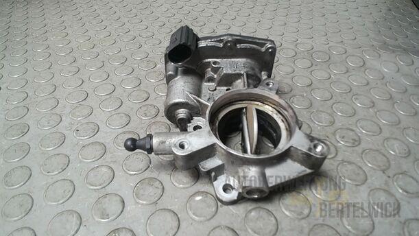 Foto: DROSSELKLAPPENSTUTZEN/ DROSSELKLAPPE eines Opel Insignia 2.0 CDTI ecoFLEX Start/Stop Attraction