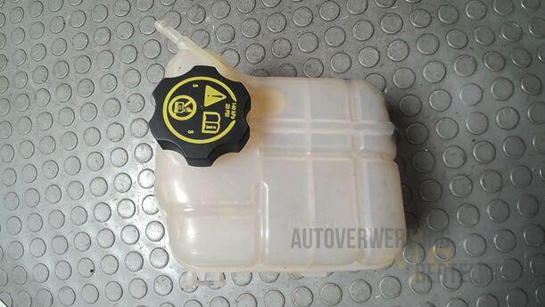 Foto: AUSGLEICHSBEHÄLTER eines Opel Insignia 2.0 CDTI ecoFLEX Start/Stop Attraction