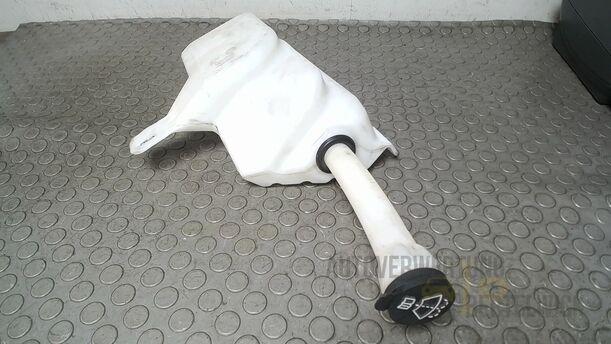 Foto: SCHEIBENWASCHBEHÄLTER eines Opel Insignia 2.0 CDTI ecoFLEX Start/Stop Attraction