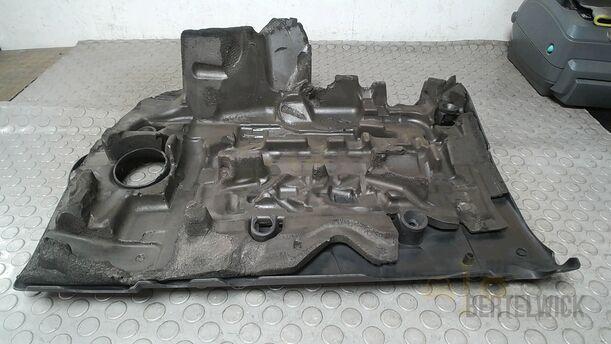 Foto: MOTORABDECKUNG/ MOTORVERSCHAHLUNG OBEN eines Opel Insignia 2.0 CDTI ecoFLEX Start/Stop Attraction