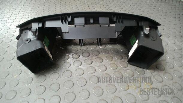 Foto: BLENDE ARMATURENBRETT MITTE eines Opel Insignia 2.0 CDTI ecoFLEX Start/Stop Attraction