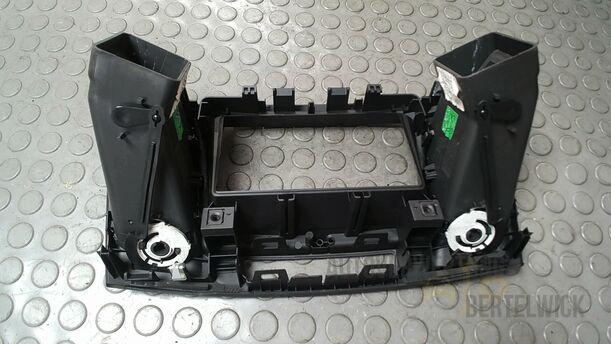 Foto: BLENDE ARMATURENBRETT MITTE eines Opel Insignia 2.0 CDTI ecoFLEX Start/Stop Attraction