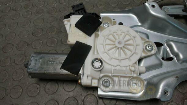 Foto: FENSTERHEBERMOTOR VORNE LINKS eines Opel Vectra 2.0 DTI Caravan Attraction