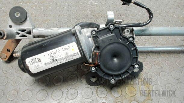 Foto: SCHEIBENWISCHERMOTOR VORNE eines Opel Vectra 2.0 DTI Caravan Attraction