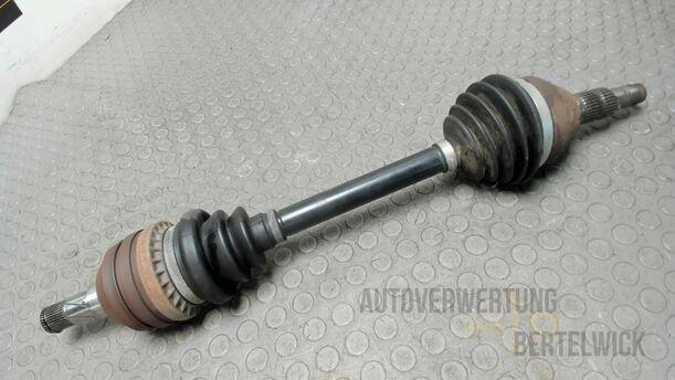 Foto: ANTRIEBSWELLE LINKS eines Opel Vectra 2.0 DTI Caravan Attraction