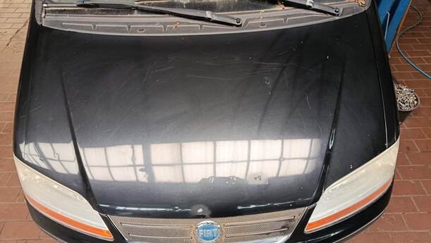 Foto: MOTORHAUBE eines Fiat Idea 1.2 16V Attraction