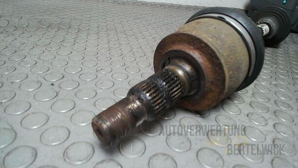 Foto: ANTRIEBSWELLE LINKS ( SCHALTGETRIEBE ) eines Opel Insignia 2.0 CDTI ecoFLEX Start/Stop Attraction