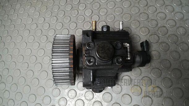 Foto: DIESELEINSPRITZPUMPE/ HOCHDRUCKPUMPE eines Opel Insignia 2.0 CDTI ecoFLEX Start/Stop Attraction
