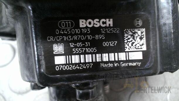 Foto: DIESELEINSPRITZPUMPE/ HOCHDRUCKPUMPE eines Opel Insignia 2.0 CDTI ecoFLEX Start/Stop Attraction