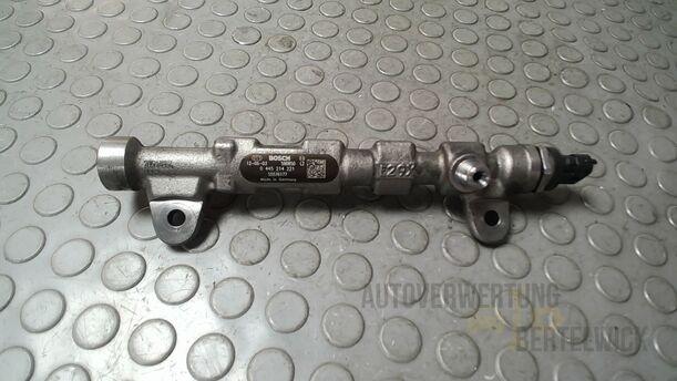 Foto: KRAFTSTOFFVERTEILERROHR eines Opel Insignia 2.0 CDTI ecoFLEX Start/Stop Attraction