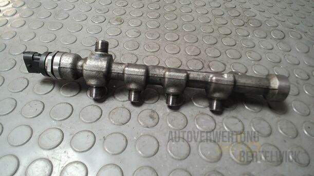 Foto: KRAFTSTOFFVERTEILERROHR eines Opel Insignia 2.0 CDTI ecoFLEX Start/Stop Attraction