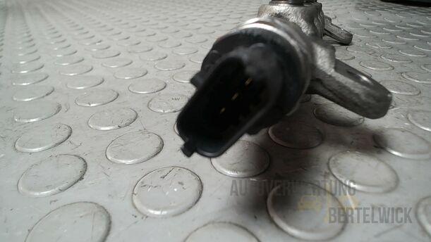 Foto: KRAFTSTOFFVERTEILERROHR eines Opel Insignia 2.0 CDTI ecoFLEX Start/Stop Attraction