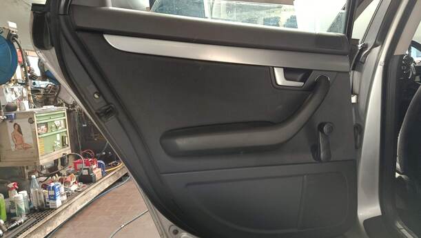Foto: TÜR HINTEN LINKS ( AVANT ) eines Audi A4 Avant 2.0 TDI Attraction