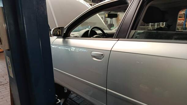 Foto: TÜR VORN LINKS eines Audi A4 Avant 2.0 TDI Attraction