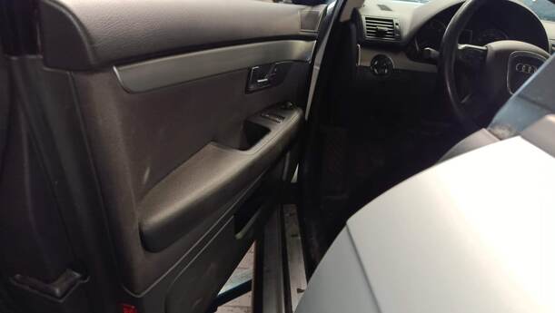 Foto: TÜR VORN LINKS eines Audi A4 Avant 2.0 TDI Attraction