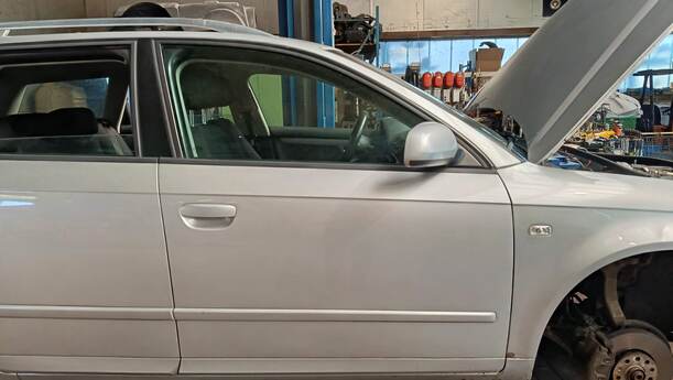 Foto: TÜR VORN RECHTS eines Audi A4 Avant 2.0 TDI Attraction