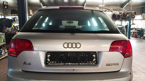 Foto: HECKKLAPPE/ HECKDECKEL ( AVANT ) eines Audi A4 Avant 2.0 TDI Attraction
