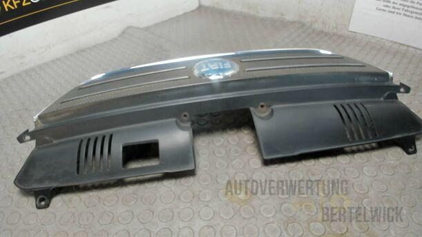 Foto: KÜHLERGRILL eines Fiat Idea 1.2 16V Attraction