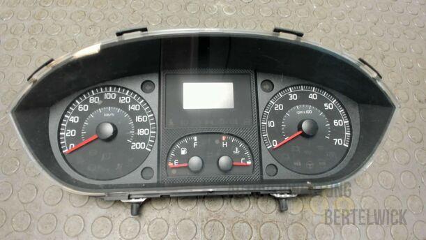 Foto: KOMBIINSTRUMENT / TACHOEINHEIT eines Fiat Idea 1.2 16V Attraction