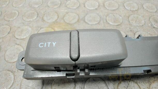 Foto: SCHALTEREINHEIT / SCHALTER ZV eines Fiat Idea 1.2 16V Attraction