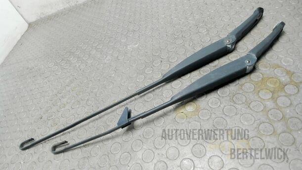 Foto: SCHEIBENWISCHERARME VORNE eines Fiat Idea 1.2 16V Attraction