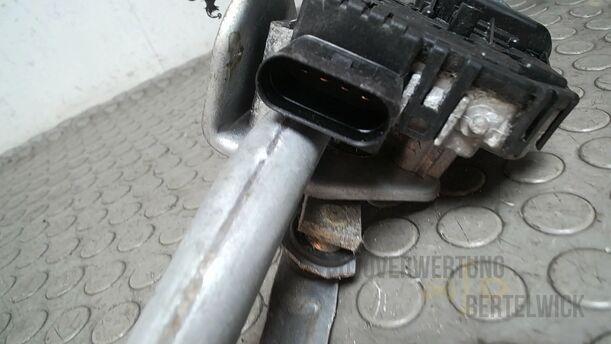Foto: SCHEIBENWISCHERMOTOR VORN eines Audi A4 Avant 2.0 TDI Attraction