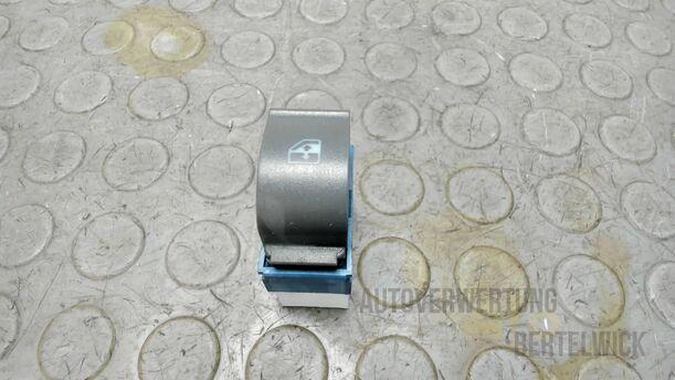 Foto: FENSTERHEBERSCHALTER eines Fiat Idea 1.2 16V Attraction