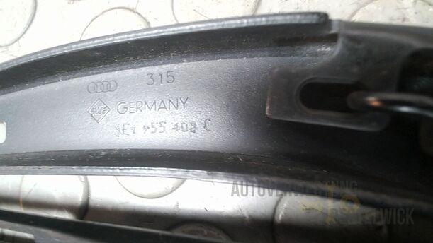 Foto: SCHEIBENWISCHERARME VORN eines Audi A4 Avant 2.0 TDI Attraction