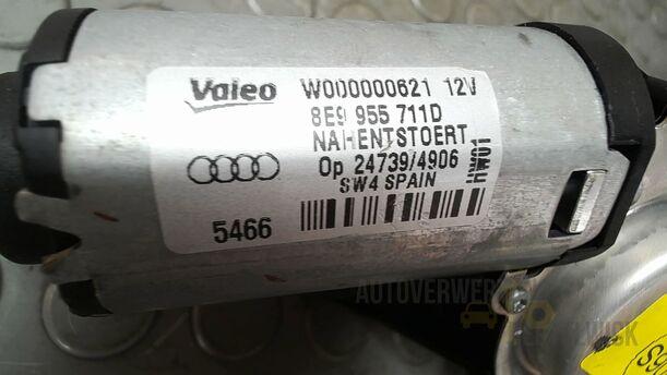 Foto: SCHEIBENWISCHERMOTOR HINTEN ( AVANT ) eines Audi A4 Avant 2.0 TDI Attraction