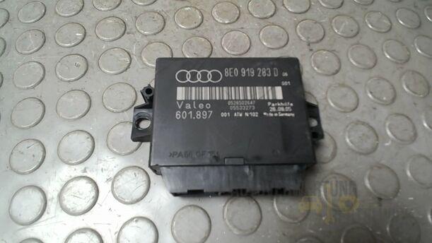 Foto: STEUERGERÄT ABSTANDSSENSOR/ PARKHILFE eines Audi A4 Avant 2.0 TDI Attraction