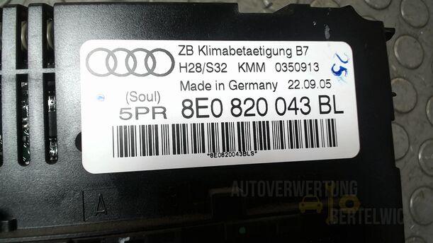 Foto: HEIZUNGSBETÄTIGUNG eines Audi A4 Avant 2.0 TDI Attraction