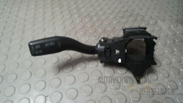 Foto: BLINKSCHALTER/ KOMBISCHALTER eines Audi A4 Avant 2.0 TDI Attraction