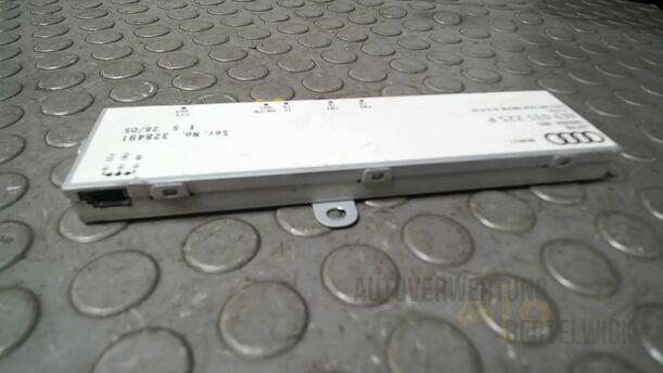 Foto: ANTENNENVERSTÄRKER eines Audi A4 Avant 2.0 TDI Attraction