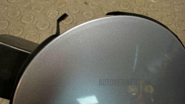 Foto: TANKKLAPPE / TANKDECKEL eines Opel Corsa 1.2 16V Attraction