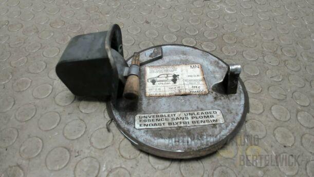 Foto: TANKKLAPPE / TANKDECKEL eines Opel Corsa 1.2 16V Attraction
