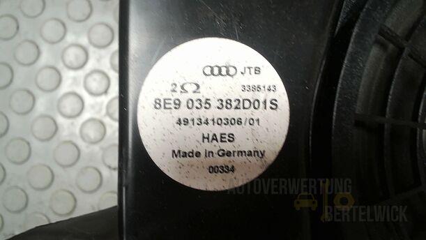 Foto: LAUTSPRECHER / SUBWOOFER/ VERSTÄRKER eines Audi A4 Avant 2.0 TDI Attraction