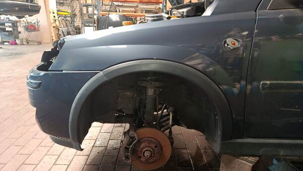 Foto: KOTFLÜGEL LINKS eines Opel Corsa 1.0 12V Attraction
