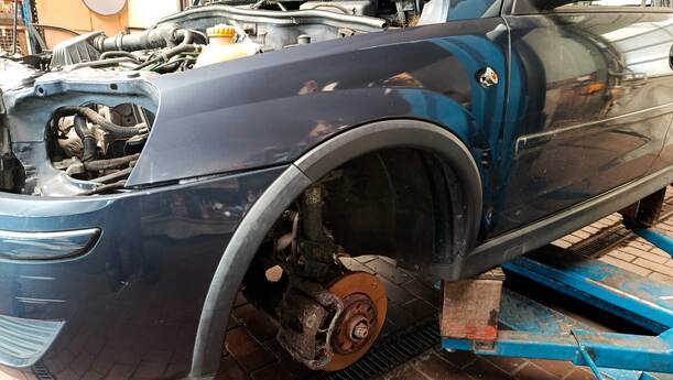 Foto: KOTFLÜGEL LINKS eines Opel Corsa 1.0 12V Attraction