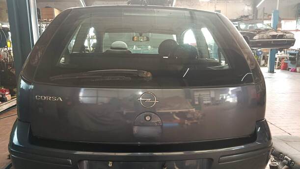 Foto: HECKKLAPPE / HECKDECKEL eines Opel Corsa 1.0 12V Attraction