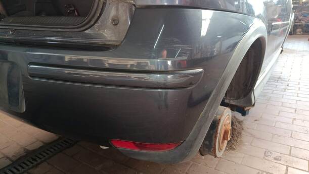 Foto: STOSSFÄNGER / STOßSTANGE HINTEN eines Opel Corsa 1.0 12V Attraction