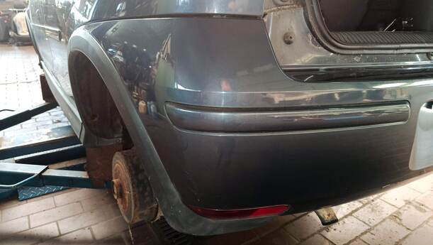 Foto: STOSSFÄNGER / STOßSTANGE HINTEN eines Opel Corsa 1.0 12V Attraction