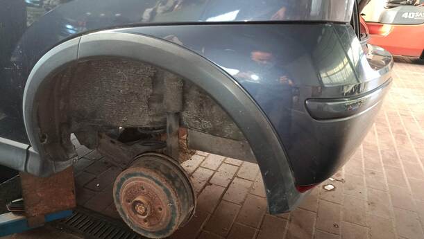 Foto: STOSSFÄNGER / STOßSTANGE HINTEN eines Opel Corsa 1.0 12V Attraction
