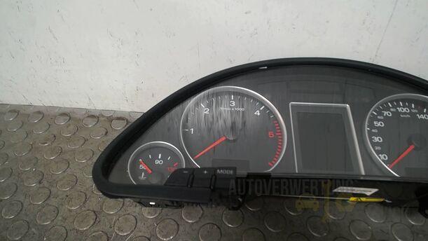 Foto: TACHOEINHEIT/ KOMBIINSTRUMENT eines Audi A4 Avant 2.0 TDI Attraction