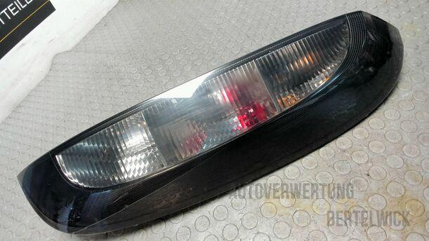 Foto: HECKLEUCHTE / RÜCKLICHT RECHTS ( ABGEDUNKELT ) eines Opel Corsa 1.0 12V Attraction