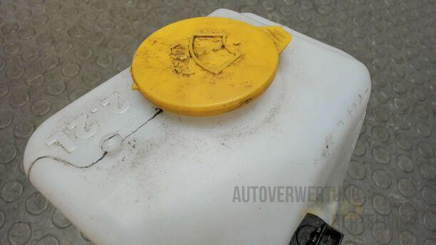Foto: SCHEIBENWASCHBEHÄLTER eines Opel Corsa 1.0 12V Attraction