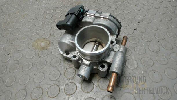 Foto: DROSSELKLAPPENSTUTZEN eines Opel Corsa 1.0 12V Attraction