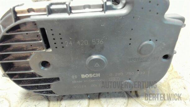 Foto: DROSSELKLAPPENSTUTZEN eines Opel Corsa 1.0 12V Attraction